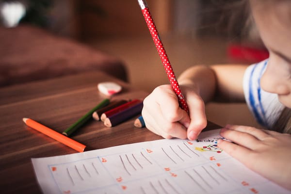 Neuroqueering education through rhizomatic community networks